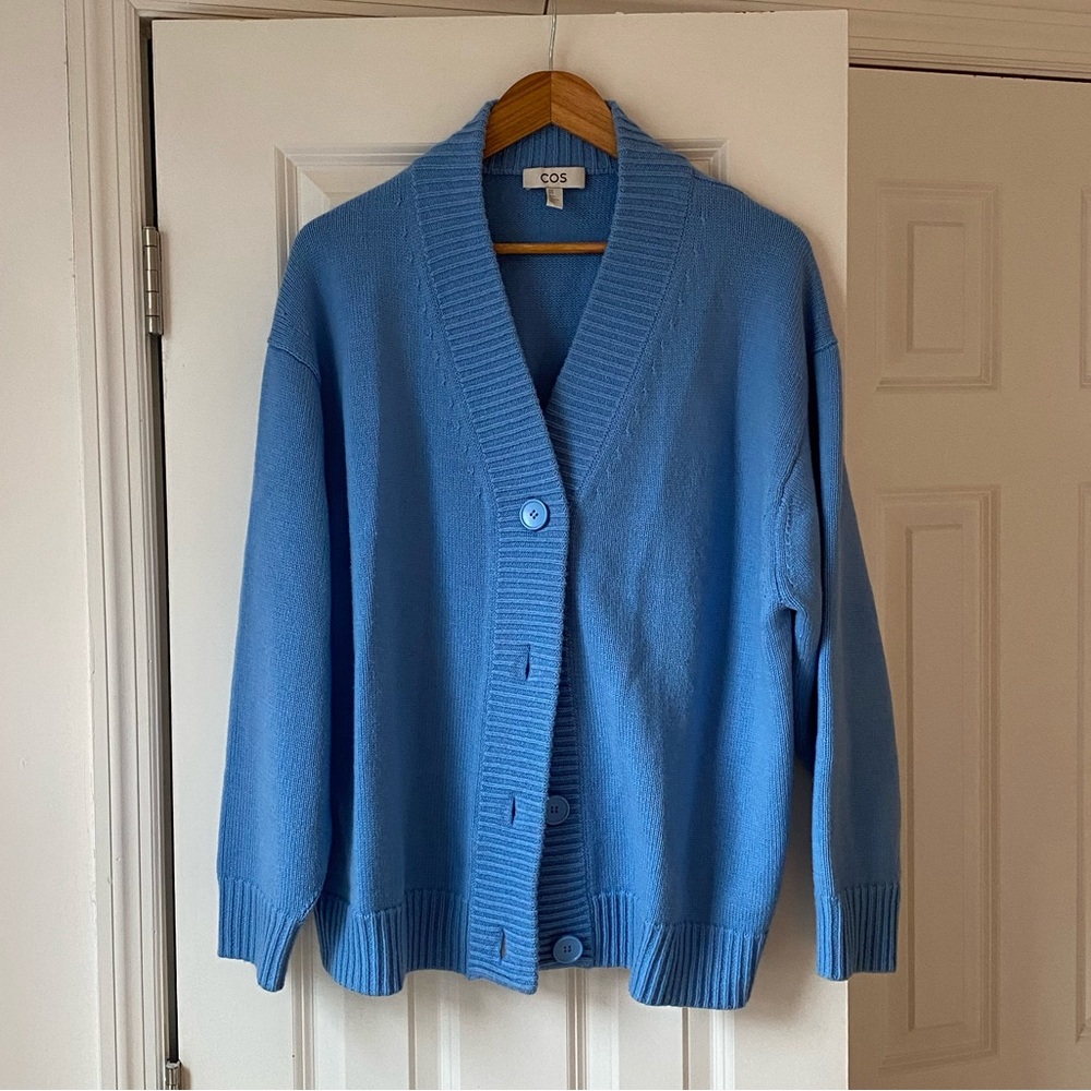COS Oversized Wool V-Neck Cardigan - Picture 4 of 4